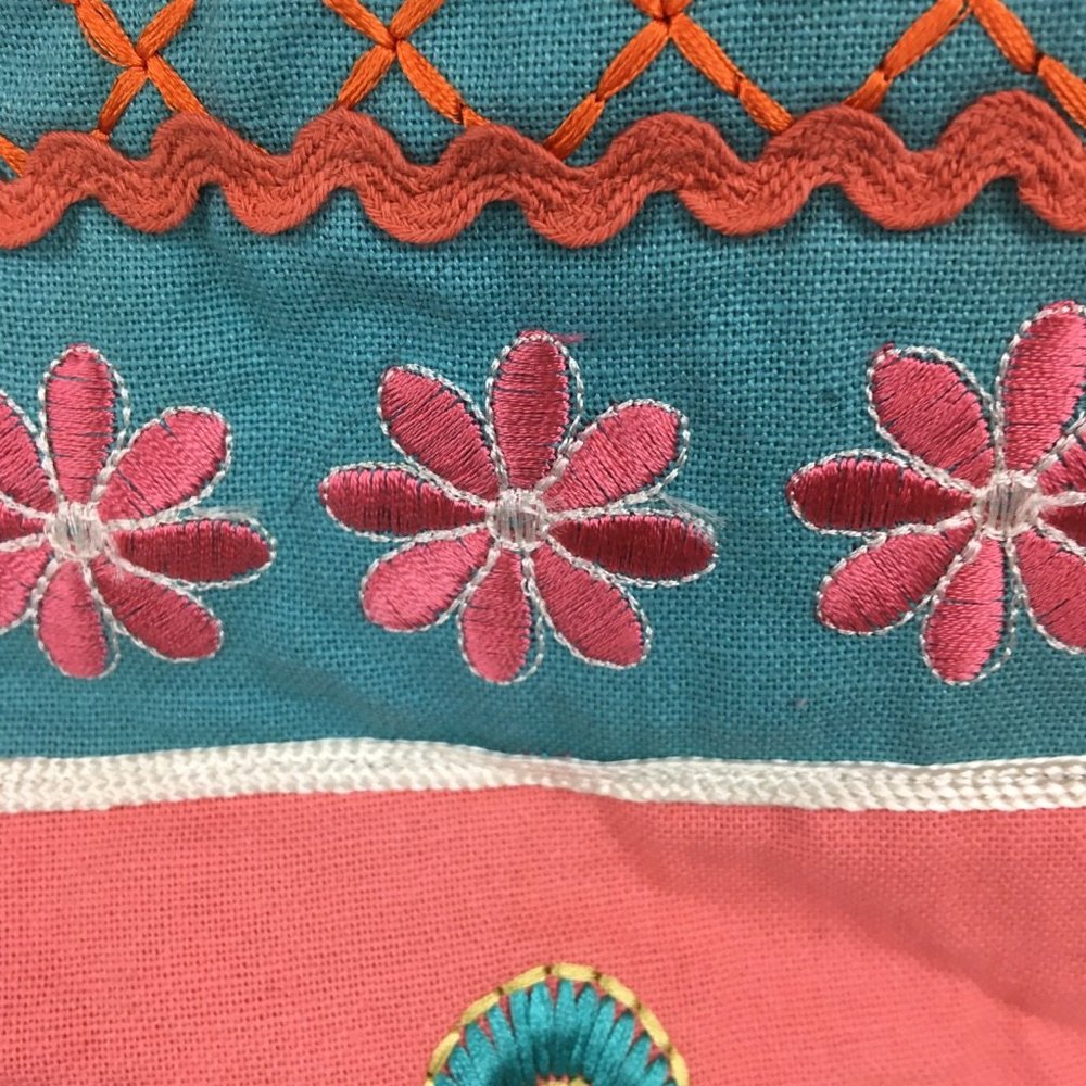 ARTISTIC ACCENTS large table runner Easter eggs - Picture 8 of 11